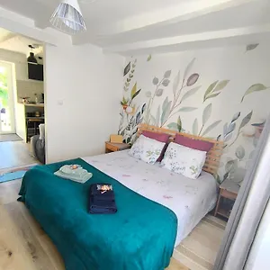 Bed & Breakfast Le Tigite B&b: Private Terrace & Multi-room Retreat, Allaire