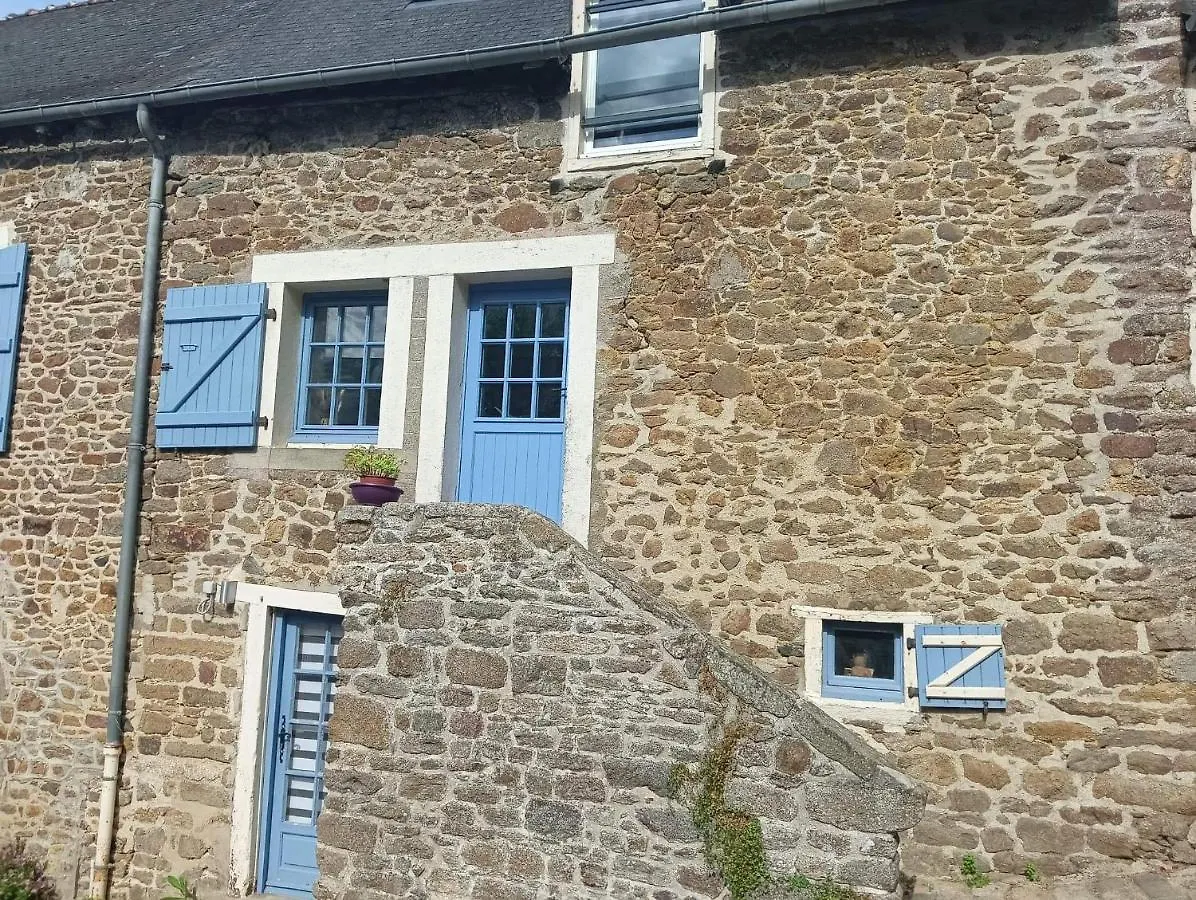 Chambre D'Hote Familiale De La Maison Bleue Lanvallay Bed & Breakfast